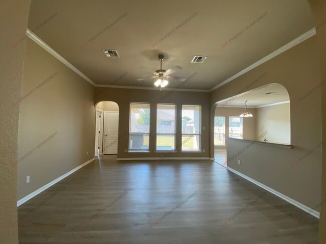 Building Photo - 513 Wedgwood Dr