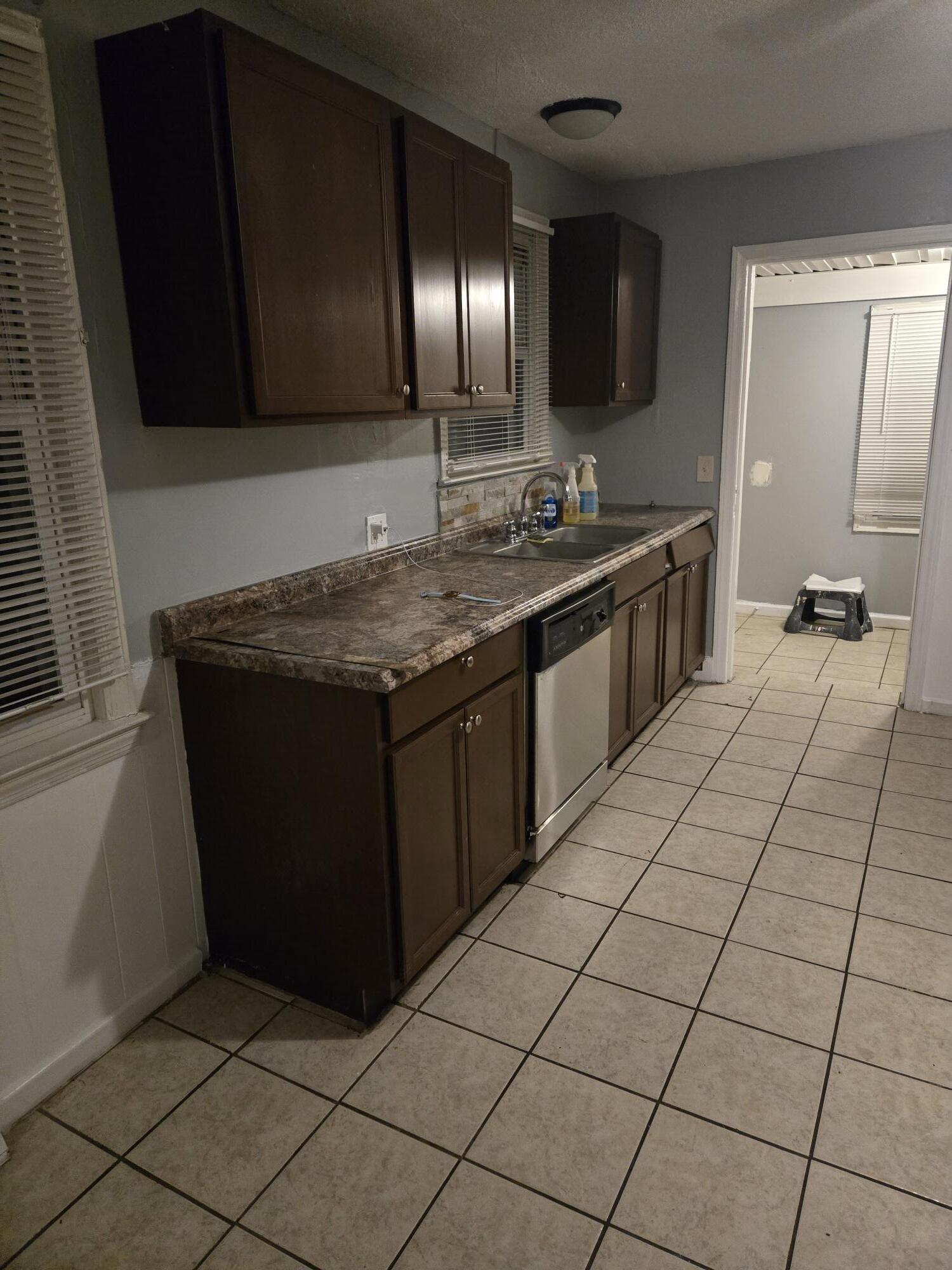 Building Photo - 3602 Rose Dr