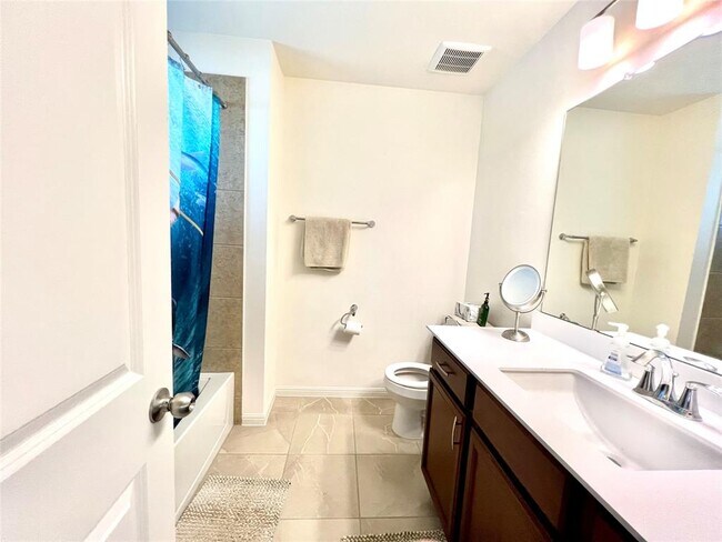 Building Photo - 1024 Almeria Bend