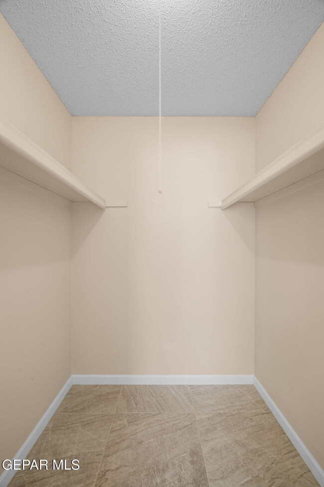 Building Photo - 10337 Galahad Way