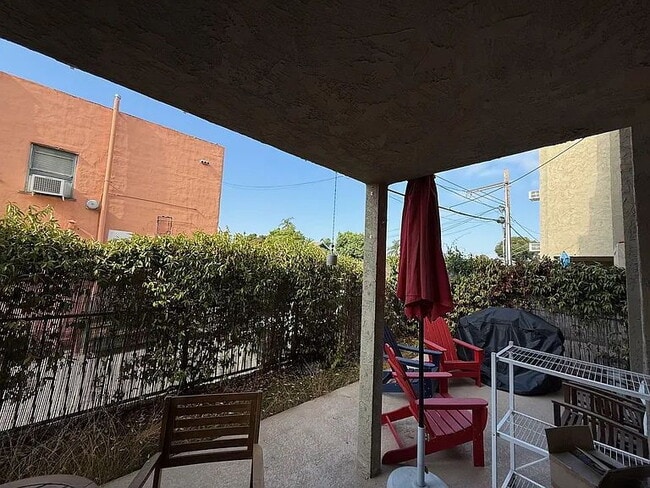 Building Photo - "Charming 1-Bed Oasis in San Diego's Heart – Your Perfect Urban Retreat!"