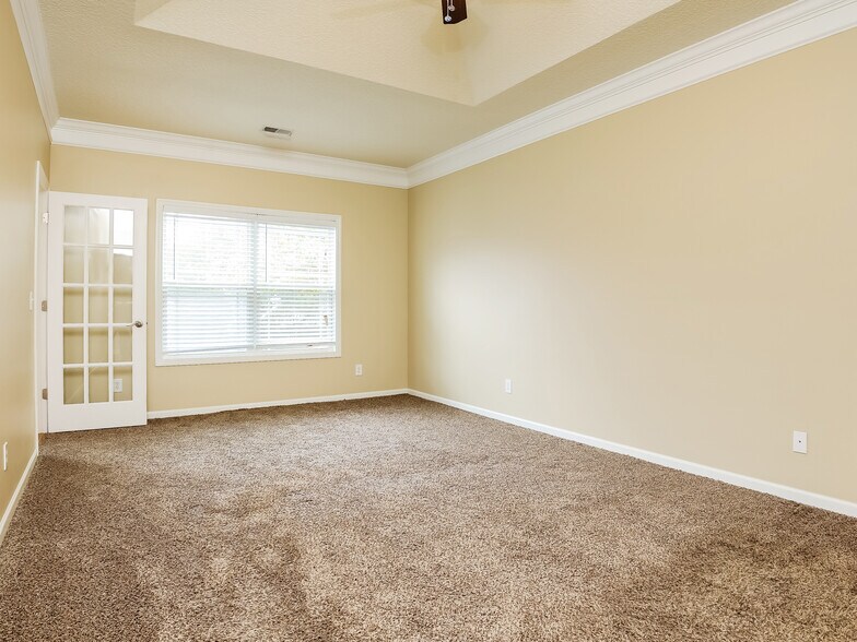 Building Photo - 7 Wyndham Dr