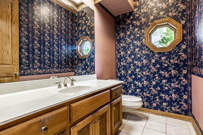 Building Photo - 9628 Summerlakes Dr