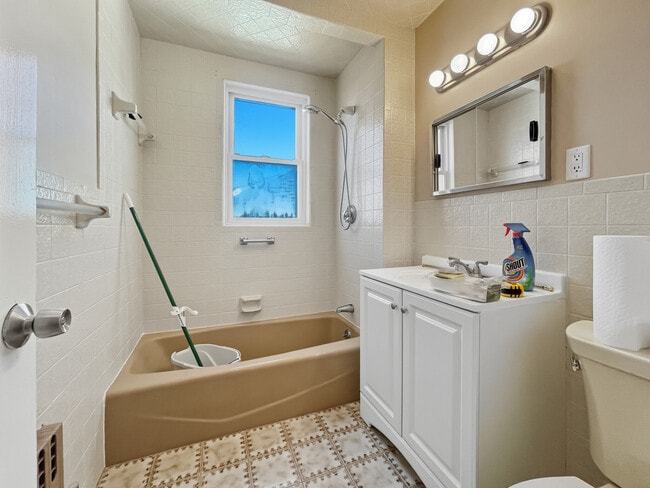 Building Photo - 19 Stearns Ave