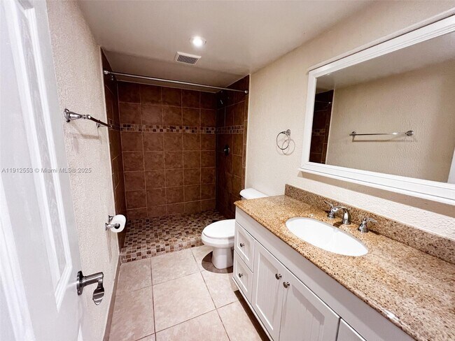 Building Photo - 185 Wimbledon Lakes Dr