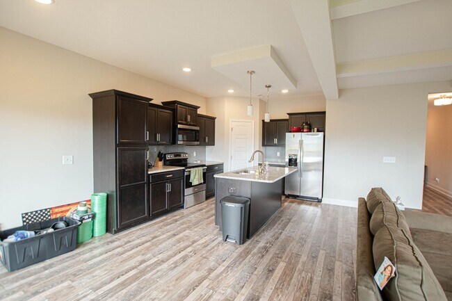 Building Photo - Pet Friendly in Eagle's Bluff!