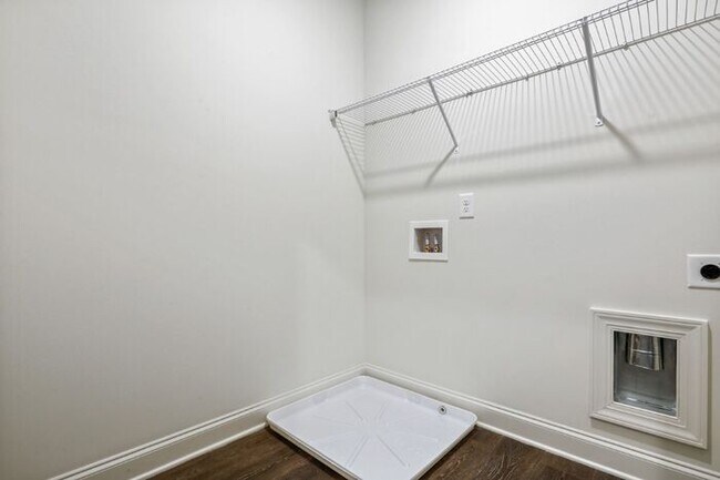 Building Photo - READY!!! 3 bedroom Townhome at South Lawn - Lawrenceville