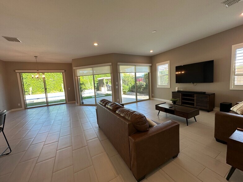 Building Photo - 1140 E Cherrywood Pl