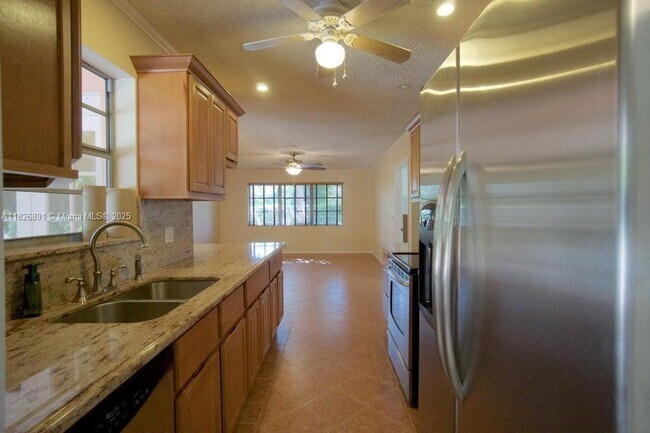 Building Photo - 4770 Holly Dr