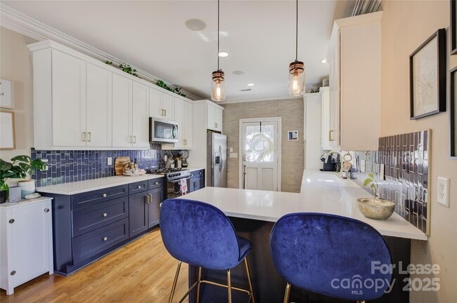 Building Photo - 909 Woodruff Pl
