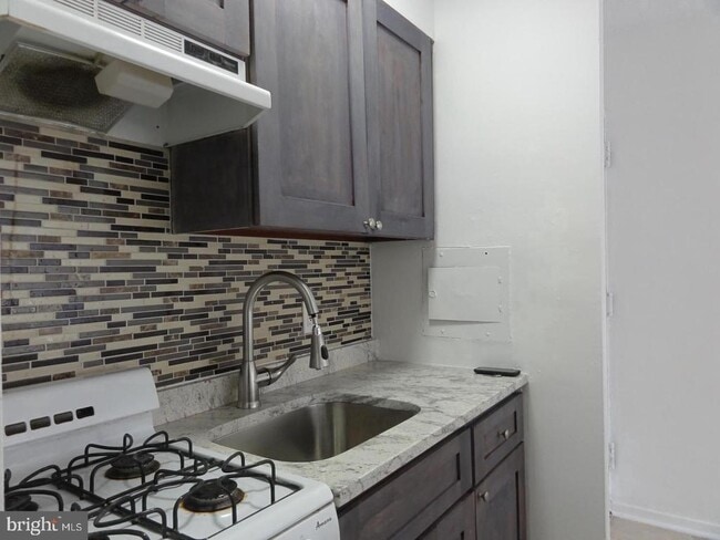 Building Photo - 2101 Chestnut St