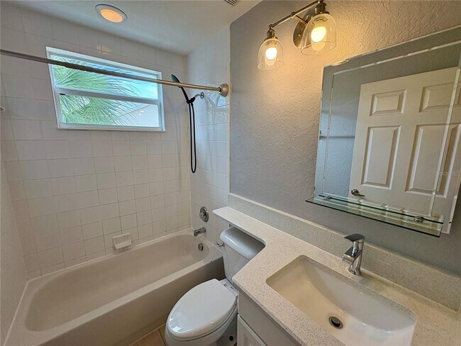 Building Photo - 6421 Bay Cedar Ln