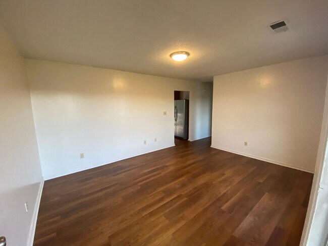 Building Photo - 1142 Airport Rd