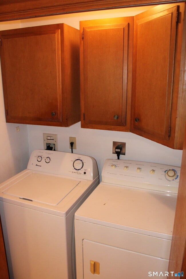 Building Photo - 14 Knollwood Dr