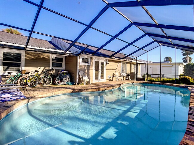 Building Photo - 762 S Beach St