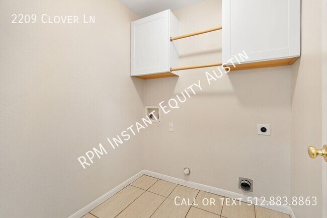 Building Photo - 2209 Clover Ln