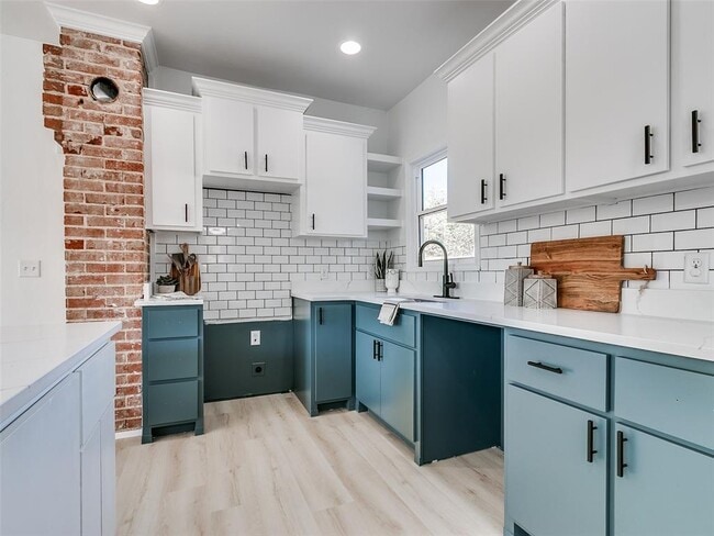 Building Photo - 1215 NW 8th St