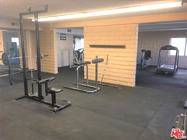 Building Photo - 2501 W Redondo Beach Blvd