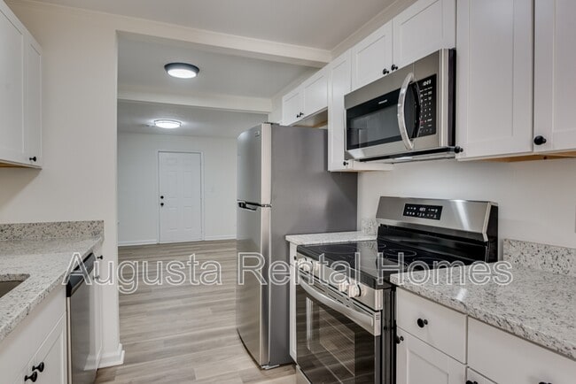 Building Photo - 3110 Arcadia Dr