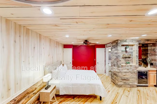 Building Photo - 1105 W Overland Pass Dr