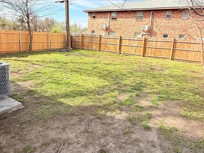 Building Photo - 5909 NW 40th St