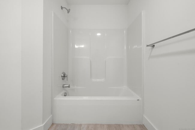 Building Photo - 245 E Main St