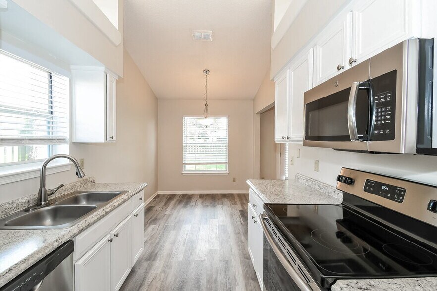 Building Photo - 3176 Chads Ct