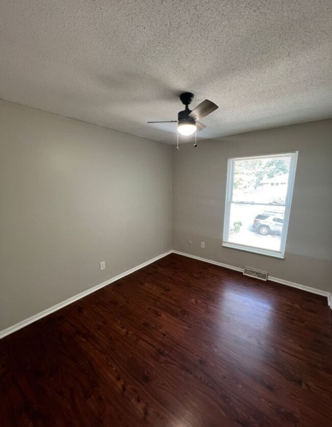 Building Photo - Quiet Cul-de-Sac Home with Bonus Room & Big Backyard!