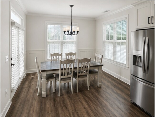 Building Photo - Spacious Living in Greenville