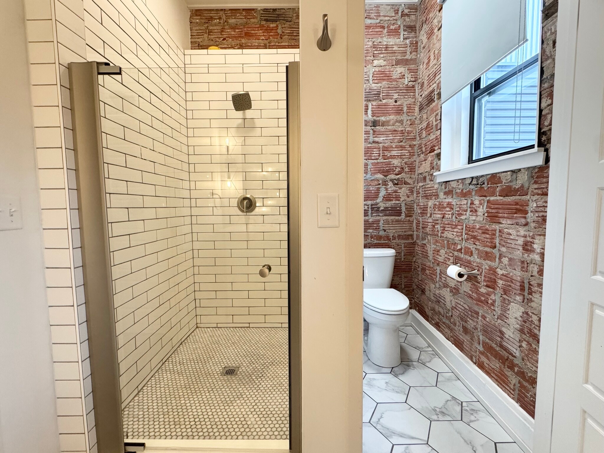 Building Photo - 1211 W 27th St