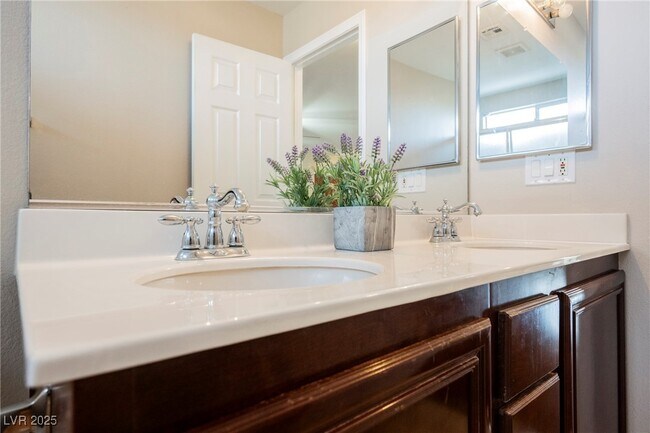 Building Photo - 6720 Song Sparrow Ct