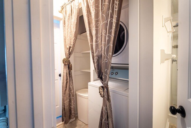 Building Photo - 4715 Cobblestone Dr