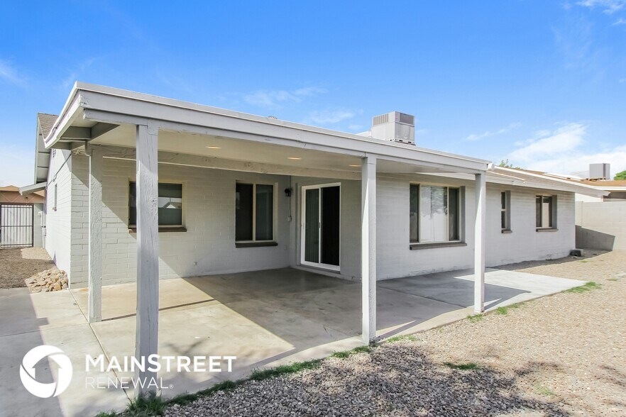 Building Photo - 6515 W Sunnyside Dr