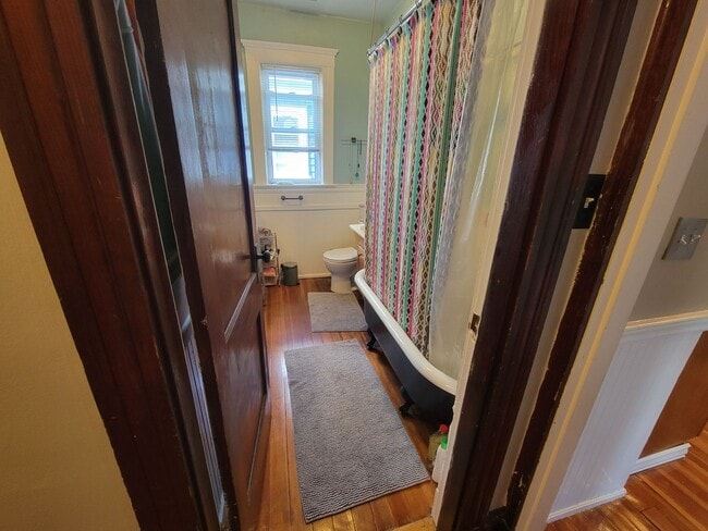 Building Photo - Location Location with this Versatile 2 Bd...