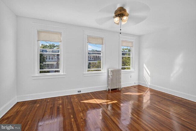 Building Photo - 623 Farragut St NW