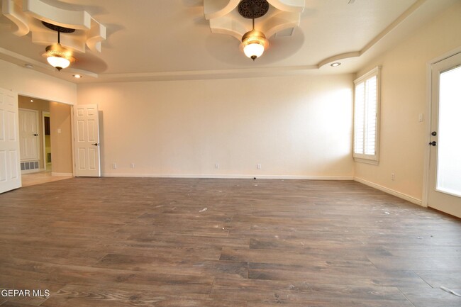 Building Photo - 5929 Valley Rd