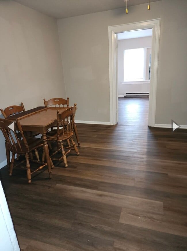 Building Photo - 909 W Adams St