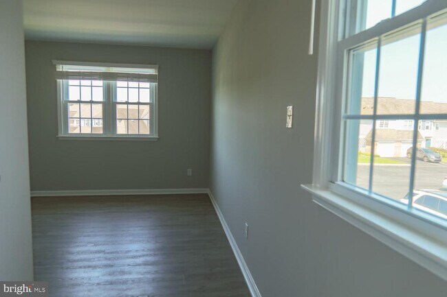 Building Photo - 921 Samantha Cir