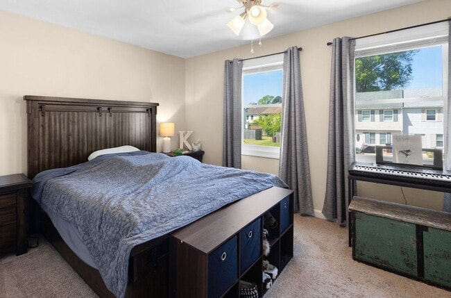 Building Photo - 3 Bed 1.5 Bath Townhouse for Rent in Chesapeake!