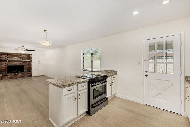 Building Photo - 220 E McKinley St