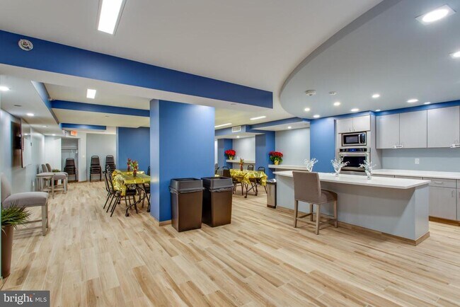 Building Photo - 1808 Old Meadow Rd