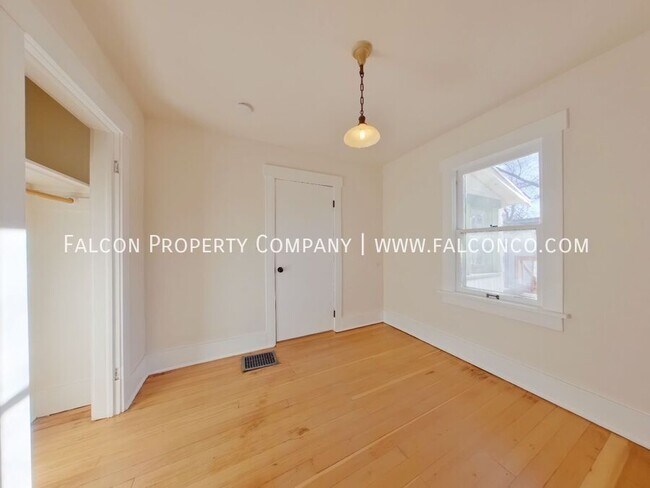 Building Photo - 2107 W Kiowa St