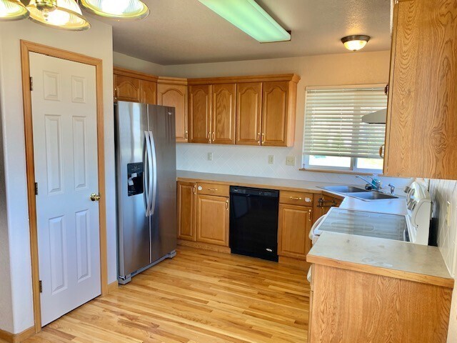 Building Photo - Ranch Style Home Located on Dead-End Stree...