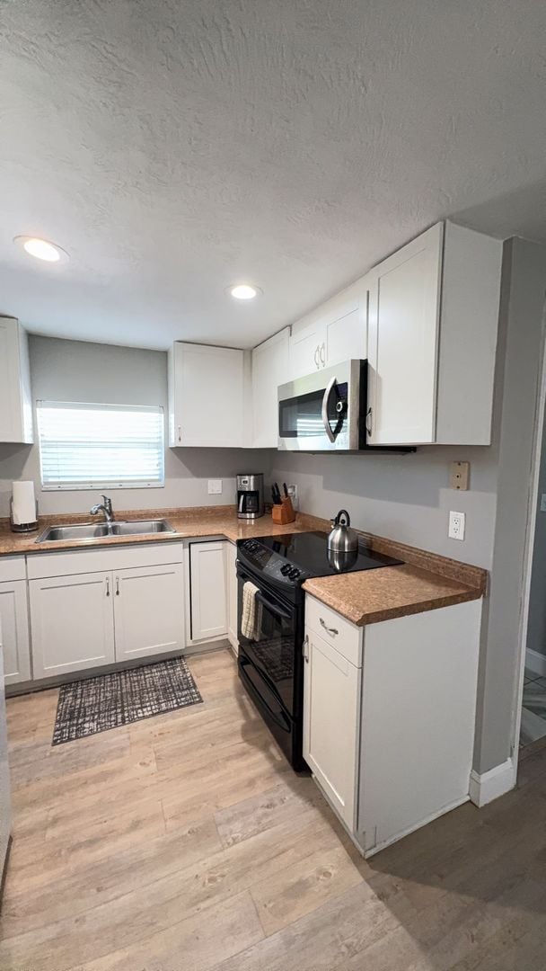 Building Photo - Fully Furnished One Bedroom Long Term Beac...