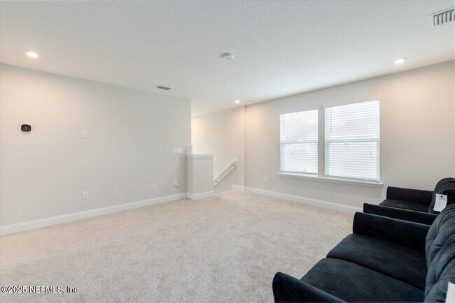 Building Photo - 239 Meadow Creek Dr