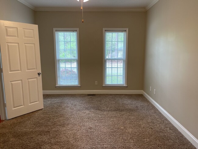 Building Photo - 193 Landing Way