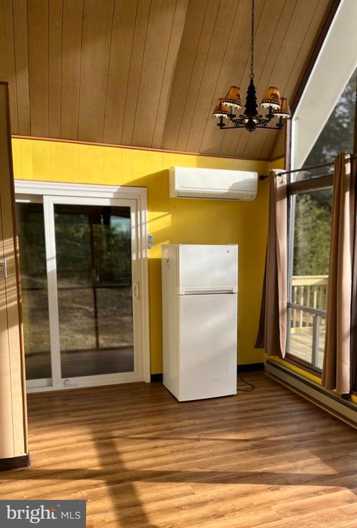 Building Photo - 265 Hill Climb Rd