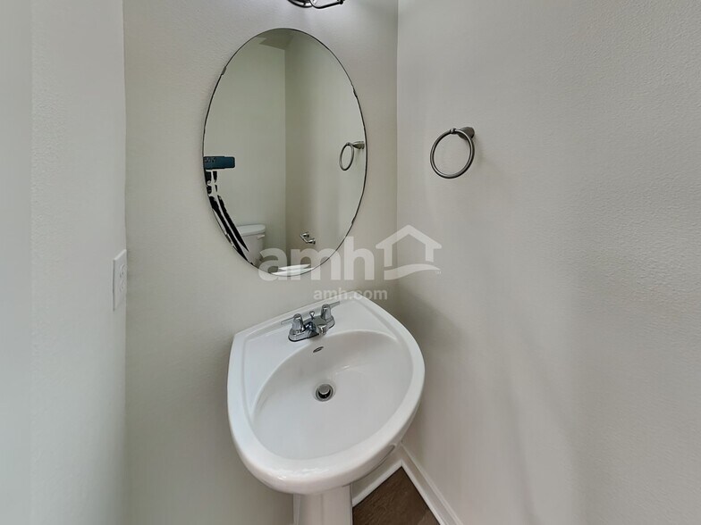 Building Photo - 7329 Rainier Dr