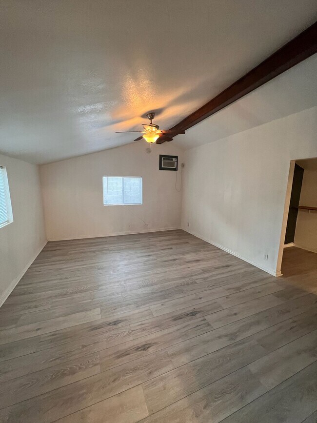 Building Photo - 2555 E Fort Lowell Rd