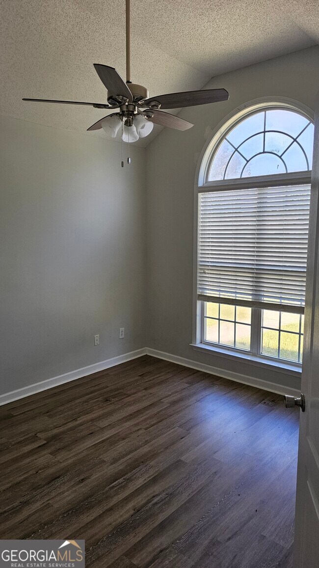 Building Photo - 105 Barley Pl